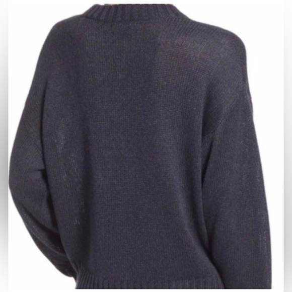 Something Navy Subtle Sheen Crew Neck Color Navy
Sweater Size XXS - Picture 2 of 8